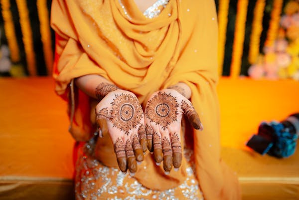 Hands full of Mehndi pic